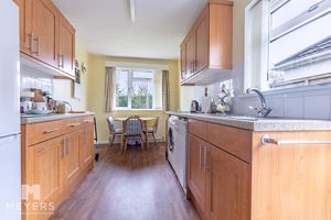 Kitchen / Breakfast Room- click for photo gallery